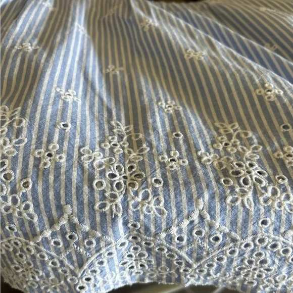 Women Within Blue Embroidered Pintuck Tunic
Size 1X 22/24 - Picture 7 of 8